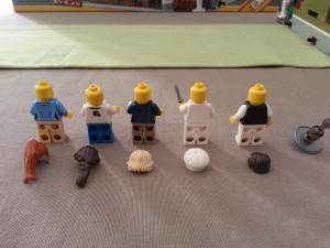 10243 Minifigures Back